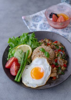 カフェ風エスニック♪なすガパオごはん-レシピのメイン写真
