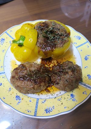 ハンバーグとパプリカの肉詰め-レシピのメイン写真