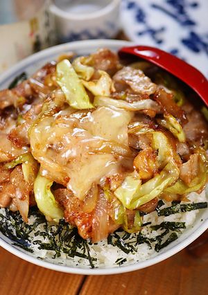 牛丼屋の10倍旨い🤩豚生姜焼きチーズ丼🍚-レシピのメイン写真