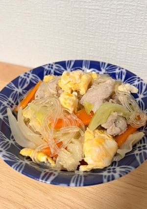 重ねて蓋して蒸す！豚肉とキャベツのふわ玉春雨-レシピのメイン写真