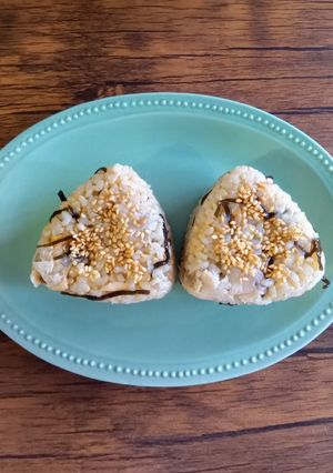おにぎり☆焼きサバ&塩こんぶ＆白ごま♪-レシピのメイン写真