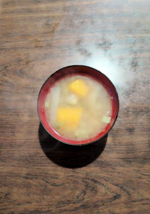 南瓜と大根菜と玉ねぎの合わせ味噌汁-レシピのメイン写真