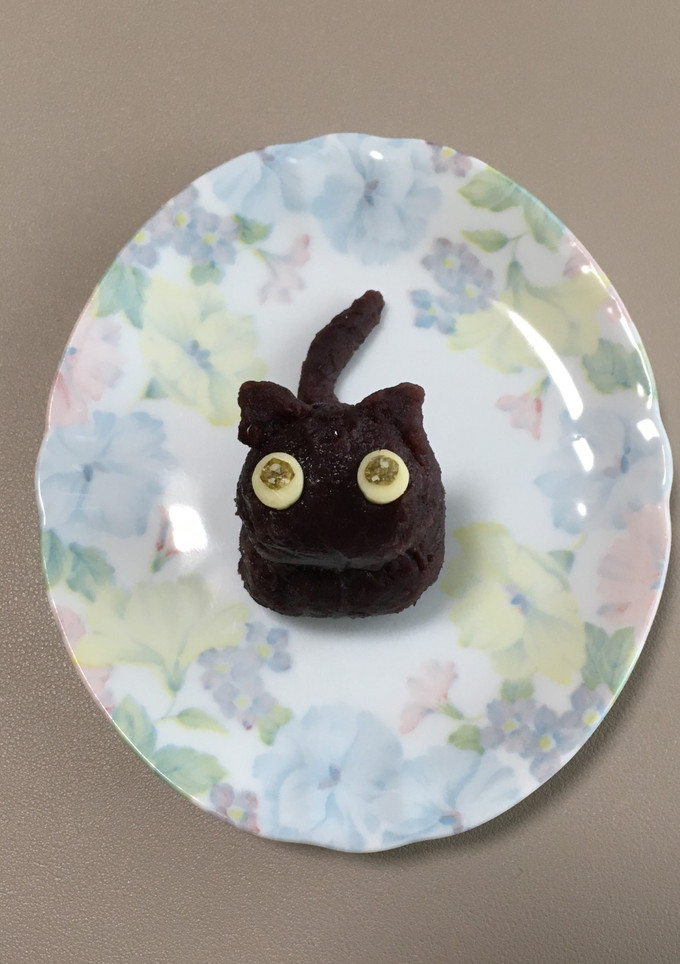 飼い主さんを見上げる黒猫にキュン♡-レシピのメイン写真