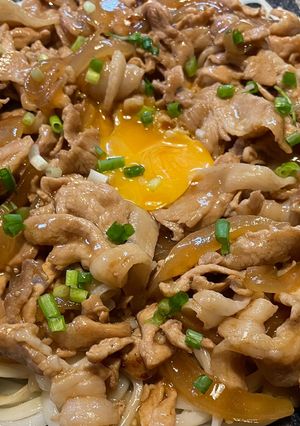おつまみにも🍻豚肉と玉ねぎの釜玉うどん-レシピのメイン写真