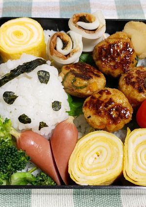 2/6ﾖｯﾁｬﾝつくねパンダおにぎり弁当-レシピのメイン写真