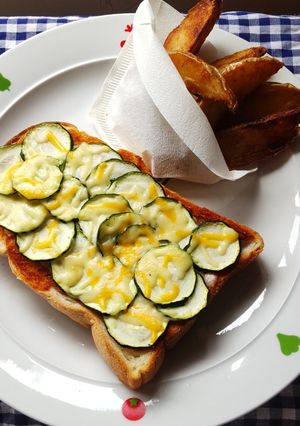 たっぷりズッキーニのピザトースト♪-レシピのメイン写真