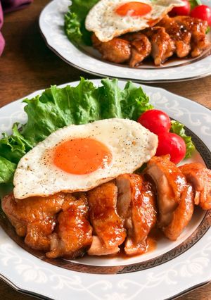 とろ～り月見のせ♪ピリ辛照り焼きチキン-レシピのメイン写真