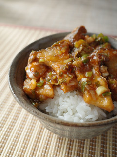 エビチリじゃないよ!エリンギチリ丼-レシピのメイン写真
