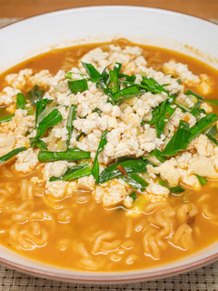 炒りニラ豆腐の辛ラーメンブラック-レシピのメイン写真