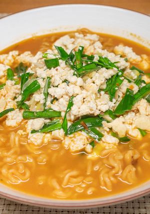 炒りニラ豆腐の辛ラーメンブラック-レシピのメイン写真