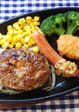 ステーキ屋さん風ハンバーグ盛り合わせ♪-レシピのメイン写真