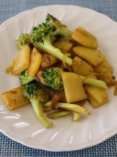 ブロッコリーとじゃがいものカレー炒め-レシピのメイン写真