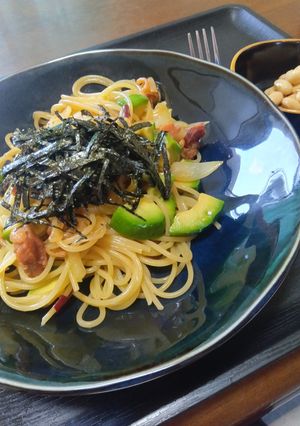 焼き鳥缶とアボカドのパスタ-レシピのメイン写真