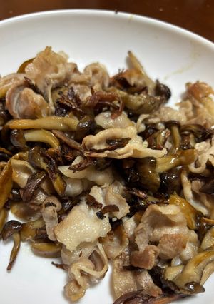 【ツマミ】豚コマ、しめじ、舞茸カリカリ焼-レシピのメイン写真
