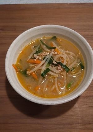 豚ひき肉ともやしの味噌スープ-レシピのメイン写真