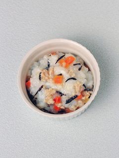 鶏肉とひじきのおかゆ-レシピのメイン写真