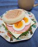毎朝食べてるハムチーズ卵のマフィンサンド
