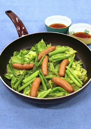 ウィンナーと春野菜のフライパン蒸し-レシピのメイン写真