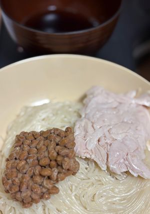 一人暮らしサラダチキン納豆そうめん-レシピのメイン写真