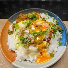รูปของ 彩り野菜と大きめミンチのとろ〜りチーズカレー