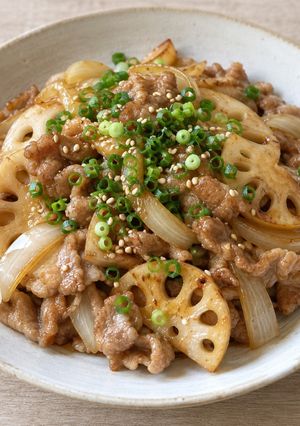 秋の簡単おかず！豚こまとれんこんの甘酢炒め-レシピのメイン写真