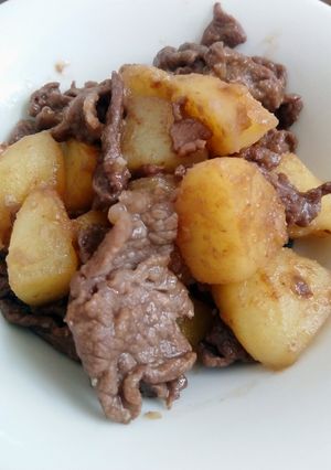 ジャガイモと牛肉の赤ワイン煮-レシピのメイン写真