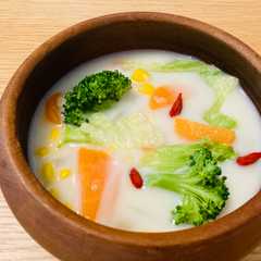 รูปของ 豆乳と塩麹のカラフル野菜スープ