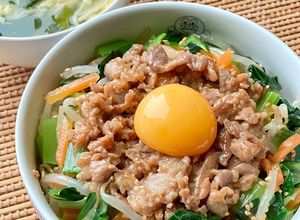 栄養バランス◎豚こまビビンバ風丼-レシピのメイン写真
