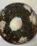 アカモクと温玉と花しいたけのそうめん