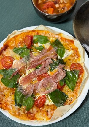 餃子皮で生ハム&リコッタ贅沢マルゲリータ-レシピのメイン写真