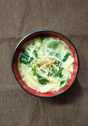 朝食にも簡単♬ ニラと えのきの お味噌汁-レシピのメイン写真