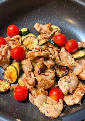 簡単！豚肉とズッキーニのコンソメチーズ炒め-レシピのメイン写真