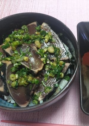 かつおのたたき丼(寿司飯)-レシピのメイン写真