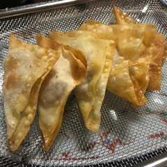 A picture of 揚げワンタン.