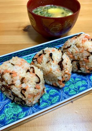 おにぎり 塩昆布とほぐし鮭-レシピのメイン写真