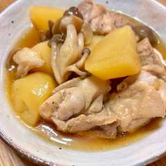 รูปของ 簡単！じゃがいもと鶏肉としめじの煮物