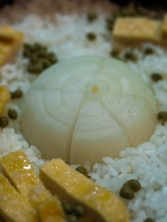 丸ごと新玉ねぎの炊き込みご飯-レシピのメイン写真