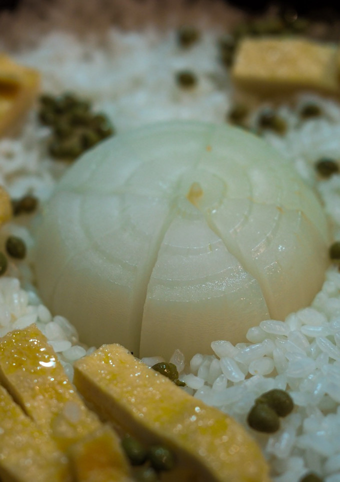 丸ごと新玉ねぎの炊き込みご飯-レシピのメイン写真