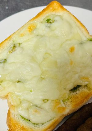 青いにんにく辣油でチーズトースト-レシピのメイン写真