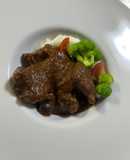 とーちゃん特製ラム肉の赤ワイン煮込み