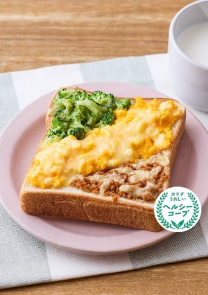 鶏そぼろと卵、ブロッコリーの３色トースト-レシピのメイン写真