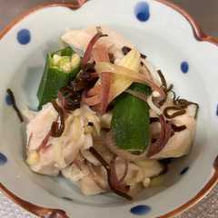 รูปของ 鶏むね肉とオクラの塩こんぶ和え