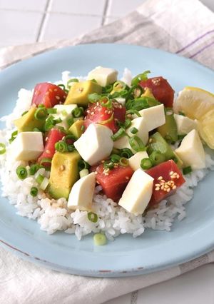 簡単！まぐろとモッツァレラのポキ丼-レシピのメイン写真