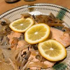 รูปของ 鮭ときのこの蒸し煮