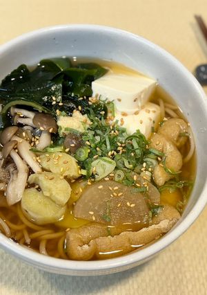 寒い日の簡単時短ランチに。温かい具だくさん蕎麦-レシピのメイン写真