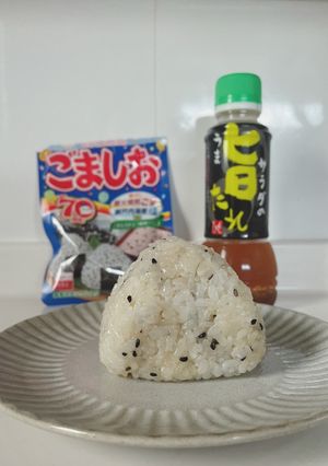 ごま塩おにぎり-レシピのメイン写真