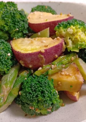 緑色野菜とさつまいもの胡麻だれサラダ-レシピのメイン写真