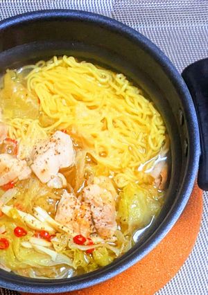 鶏もも肉とレタスの旨辛オイル鍋-レシピのメイン写真