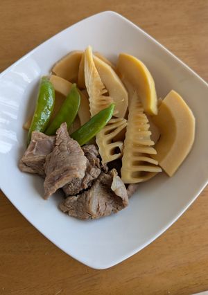 牛スジ肉と筍とスナップエンドウ煮物-レシピのメイン写真