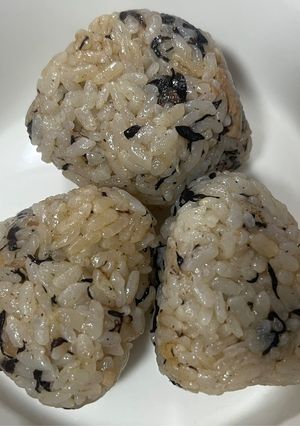 ひじきとツナの炊き込みご飯（おにぎり）-レシピのメイン写真